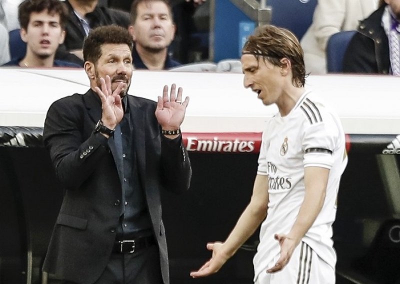 Luka Modrić je usred utakmice dobio iznenađujući poziv; evo kako je reagirao