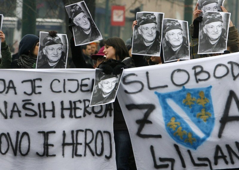 Prosvjedi u Sarajevu zbog uhićenja generala Divjaka