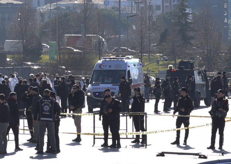 U pucnjavi u Istanbulu dvoje ubijenih i šest ranjenih; ministar: To su bili teroristi