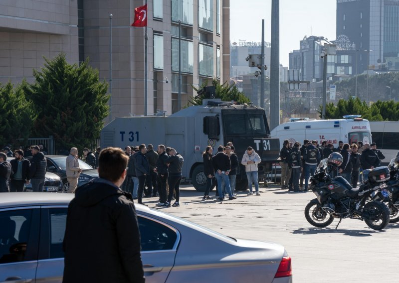 Pokušaj terorističkog napada u Istanbulu: U pucnjavi ispred suda ubijene tri osobe