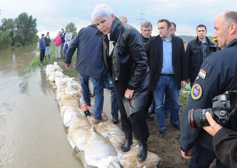 PM says army to help prevent flood at Zapresic