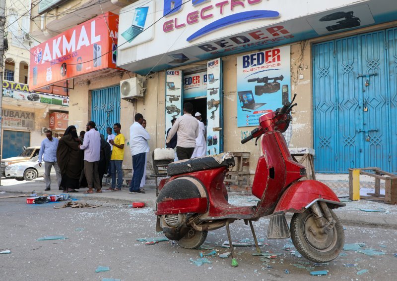 U eksplozijama u Somaliji poginulo najmanje 10 ljudi