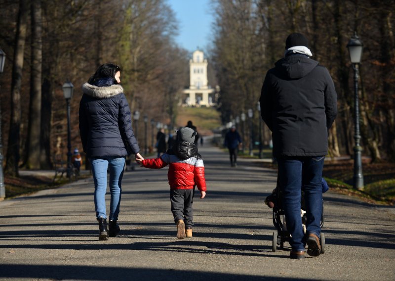 Čeka nas neuobičajeno topao, u unutrašnjosti i vjetrovit dan