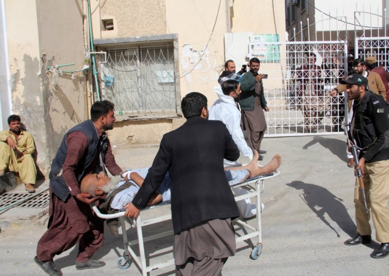 Dan prije izbora u Pakistanu ubijeno 26 ljudi u bombaškim napadima