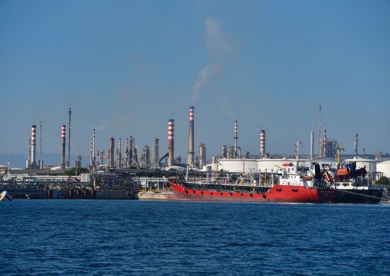 Ova zemlja kupuje enormne količine ruske nafte: Trebamo li joj biti zahvalni?