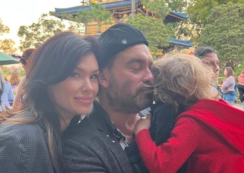 Zvijezda serije 'Teorija velikog praska' otkrio da se oženio i postao otac kćeri