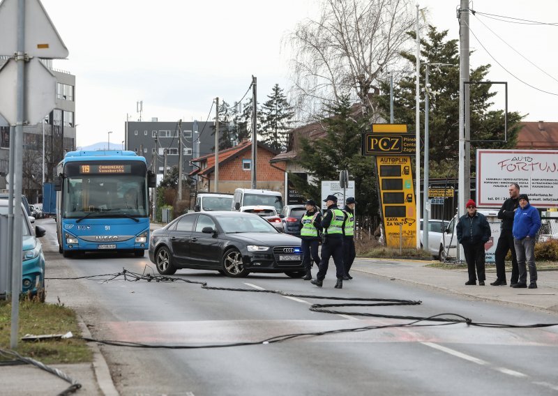 Teretni vlak na Samoborskoj cesti zahvatio električne vodove, obustavljen promet