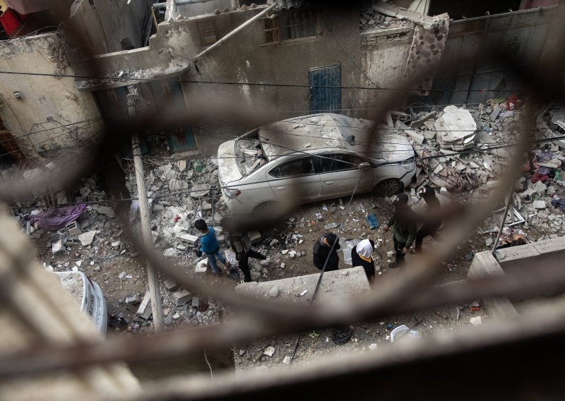 Poginule 52 osobe, oslobođena dva taoca u noćašnjem granatiranju Rafaha