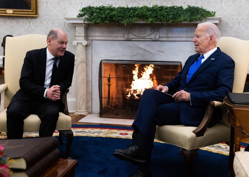 Biden se sastao sa Scholzom pa optužio Kongres za 'zanemarivanje Ukrajine'
