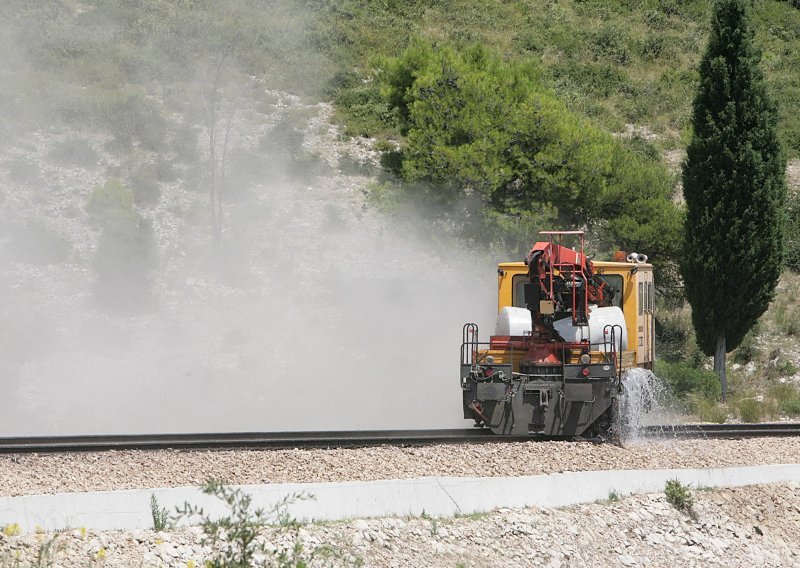 Spasioce zamalo ubilo pomoćno vozilo HŽ-a