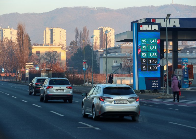 Napunite rezervoar: Od utorka ponovo poskupljuje gorivo