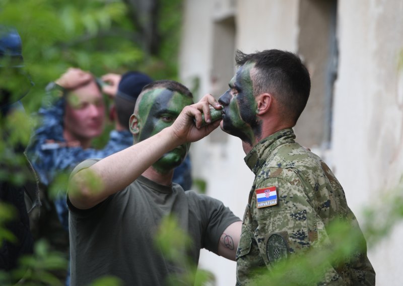 Vraća se vojni rok: Koliko će trajati, tko će provoditi obuku i imamo li dovoljno vojarni?