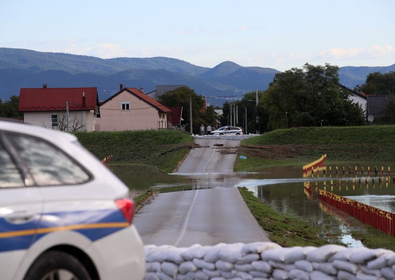 Neizdrživ smrad širi se u Botincu: 'Problem je što ljudi imaju glavobolje, kašlju...'