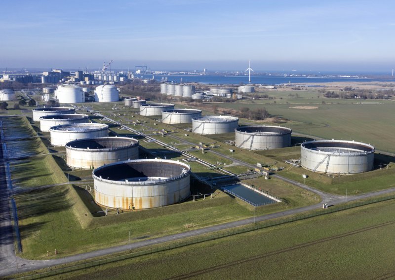 OPEC i IEA u najvećem raskoraku u procjenama potražnje za naftom u 16 godina