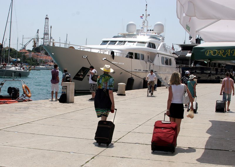 Donosimo turističku razglednicu iz Trogira