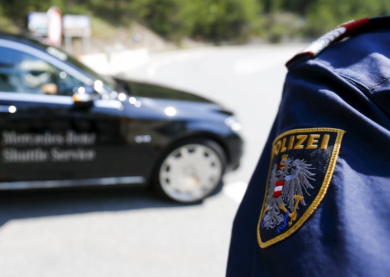 Dijete pronašlo granatu u smeću i odnijelo je policiji