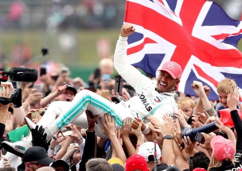 Prvi tamnoputi vitez u Formuli 1 srušio je sve rekorde zarade: Ovo je priča o Lewisu Hamiltonu