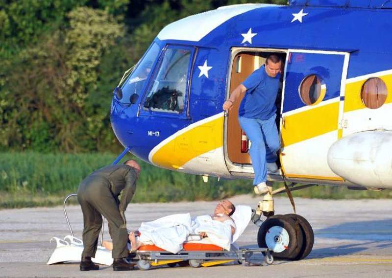 Ranili ga pljačkaši, a pilotu i bolničaru ispao iz helikoptera