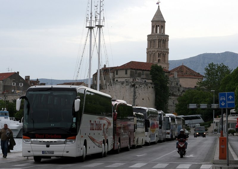 Istočna obala na čekanju, horor na kolodvoru