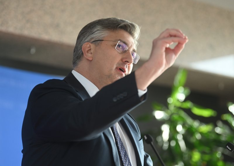 Plenković o prosvjedu: Vulgarne poruke plod su Milanovićeva divljaštva