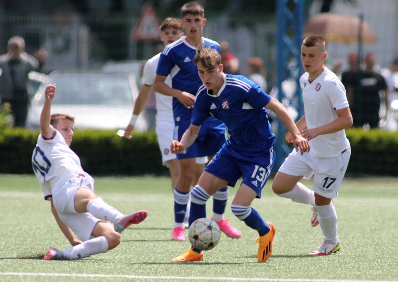 Dinamo se oglasio oštrim priopćenjem nakon što su u Osijeku napadnuti kadeti 'modrih'