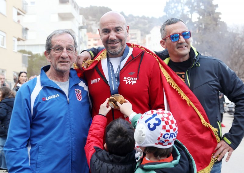 Ivica Tucak nakon fijaska u Zagrebu dočekan u Šibeniku: Žao nam je zbog tih ljudi...