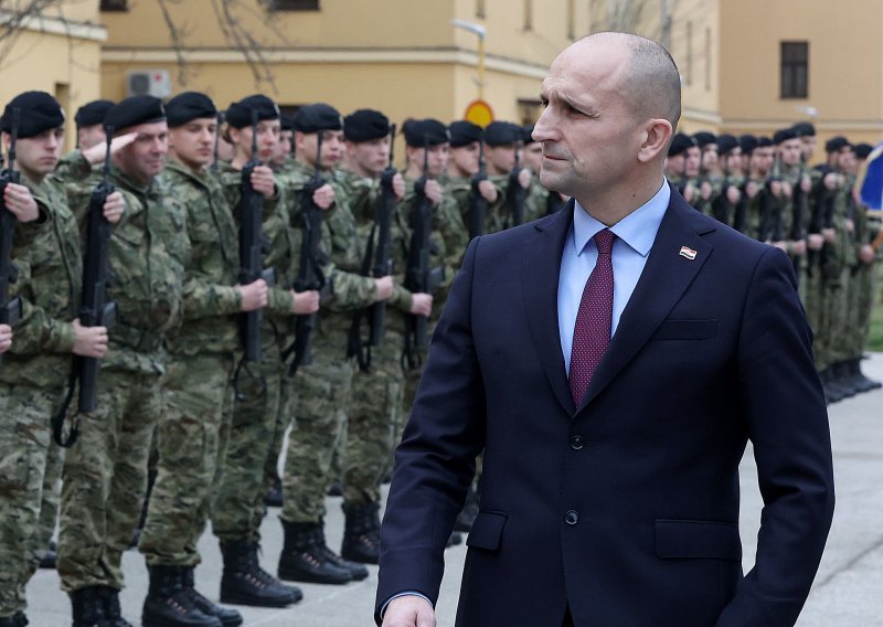 Anušić: Rastu vojničke plaće, bolji standard vojnika u fokusu je ove Vlade