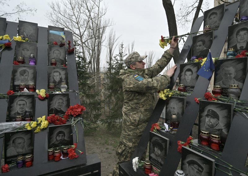 Ukrajina: Rusija intenzivno napada istočnu i južnu bojišnicu