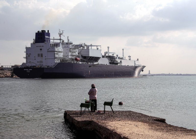 Posljedice napada hutista: Tranzit kroz Sueski kanal gotovo prepolovljen