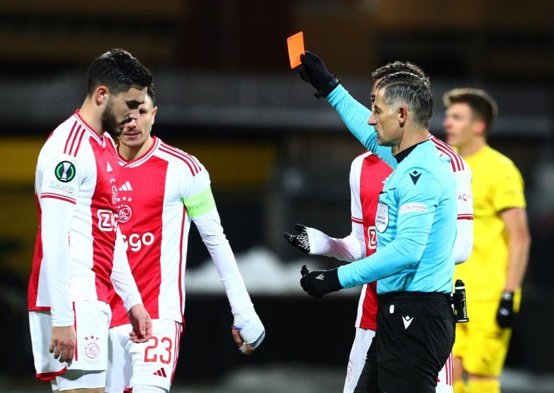Nogometaši Ajaxa provukli se u osminu finala, a hrvatski reprezentativac pocrvenio