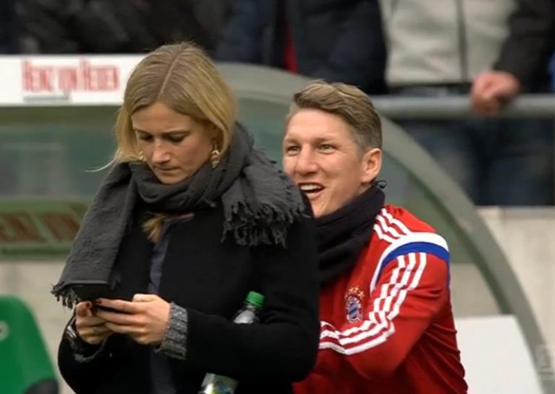 Schweini zaskočio menadžericu Bayerna! Što će na snimku reći Ana?