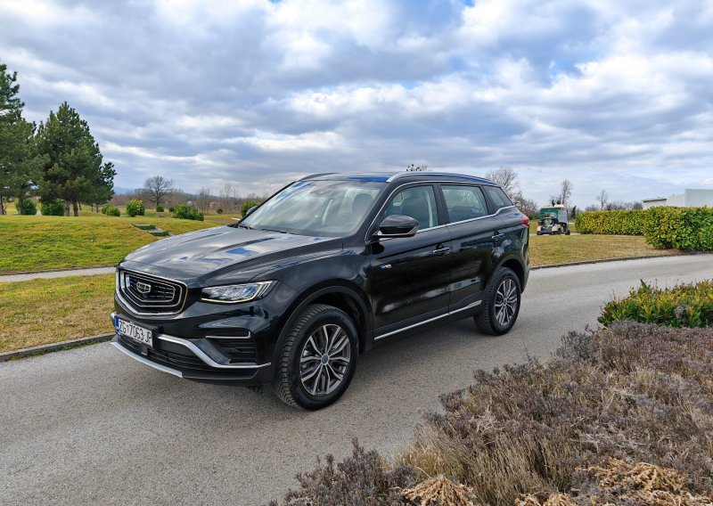 Vozili smo Geely Atlas Pro: Atraktivan kompaktni obiteljski SUV sa snažnim hibridnim pogonom