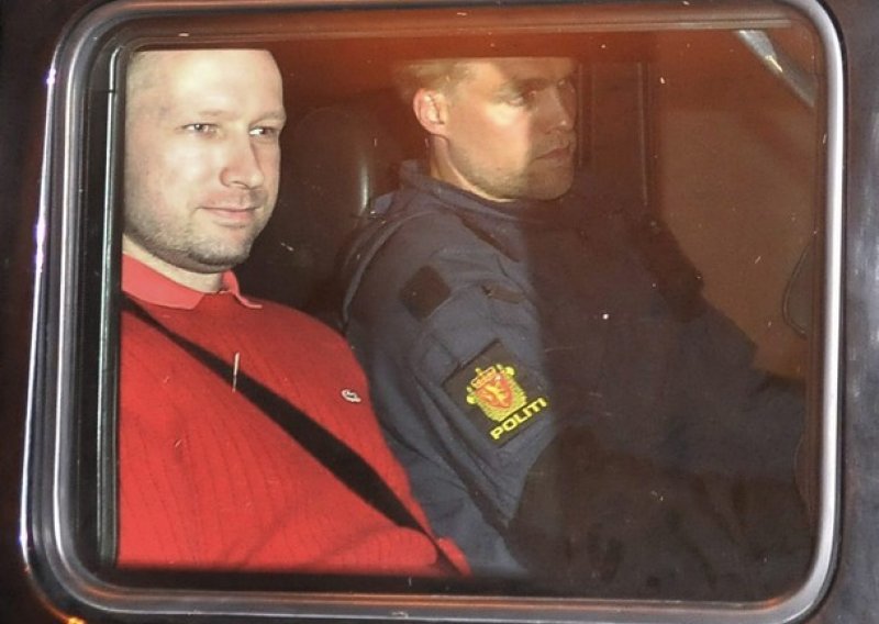 Policija je strahovala da je Breivik progutao eksploziv