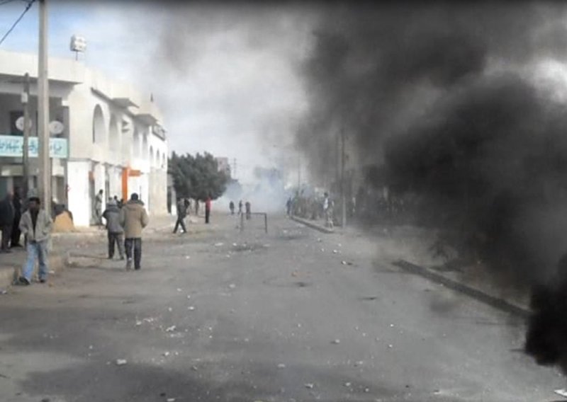 Zapaljena sinagoga u Tunisu
