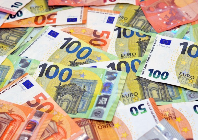 Porečka policija kod tinejdžera pronašla stotine krivotvorenih novčanica od 100 i 50 eura