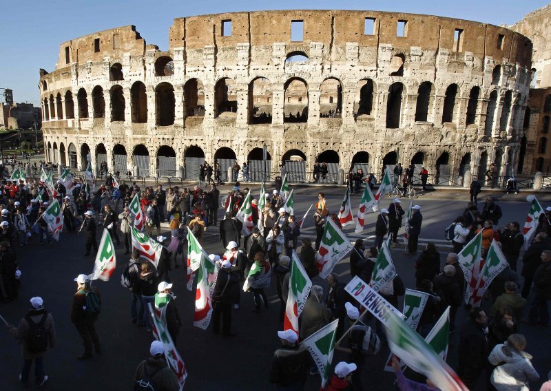Masovni oporbeni prosvjedi u Rimu