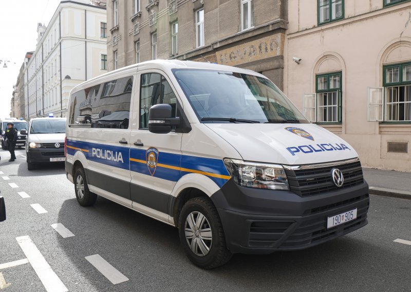 Bivši policajac i posrednik zbog prevara osuđeni na rad za opće dobro