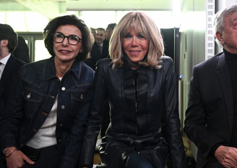 Oduševila promjenom stila: Brigitte Macron blista u genijalnom kaputu