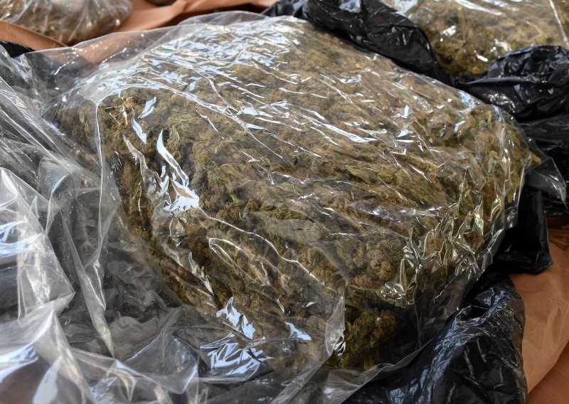 Muškarcu iz Daruvara poštom stigla kila marihuane iz Kanade