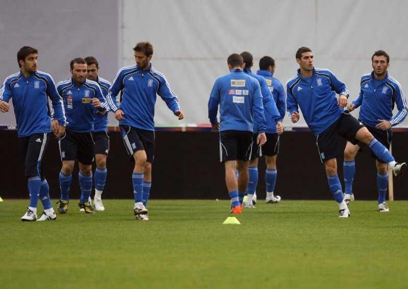 Namještala i grčka nogometna reprezentacija