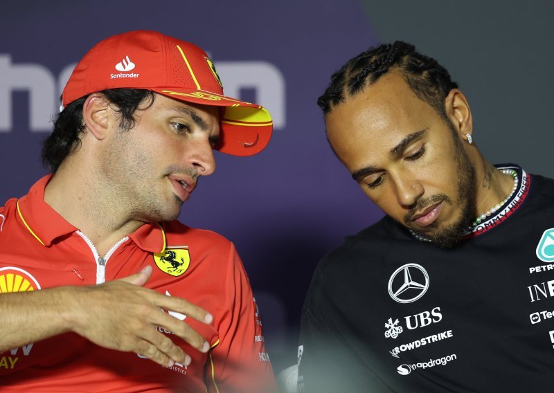 Evo kako Sainz gleda na Hamiltona nakon što je izgubio mjesto u Ferrariju