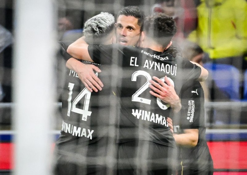Lens deklasirao Lyon pred njegovim navijačima; Brest se učvrstio iza PSG-a