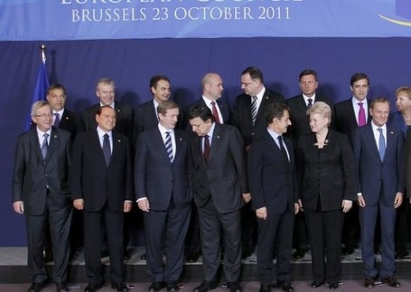 Počeo krizni summit EU-a, odluke tek u srijedu