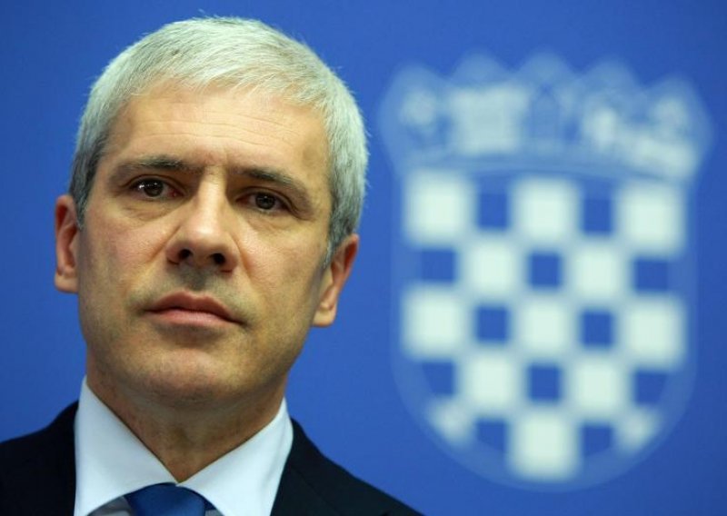 'Kosor bih poljubio, Josipovića neću'