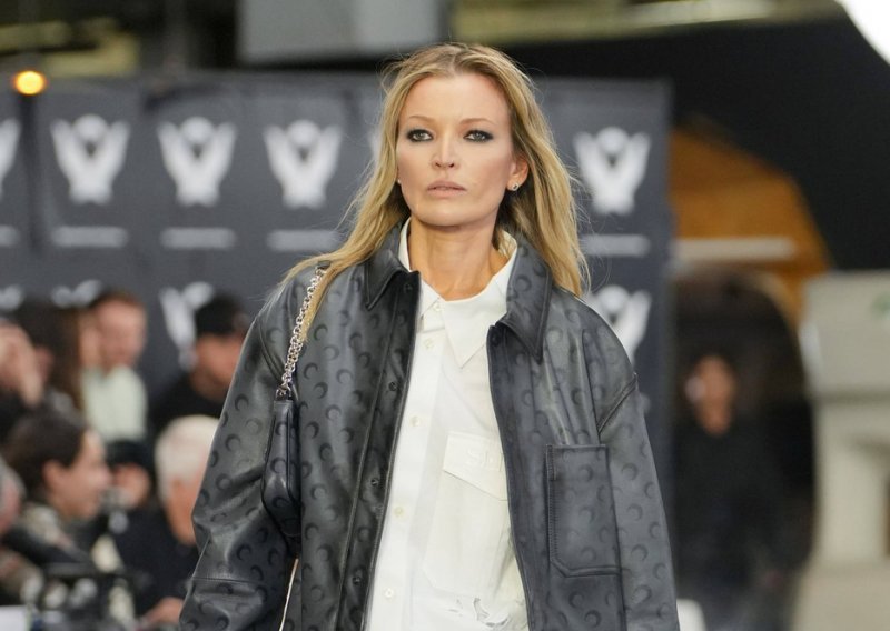 Sličnost je zapanjujuća: Dvojnica Kate Moss prošetala pistom i ukrala svu pozornost