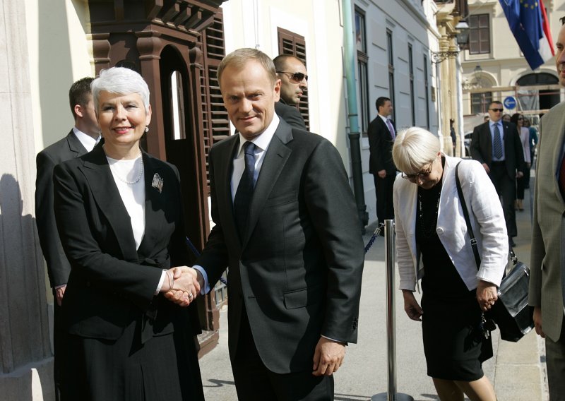 Tusk u subotu Kosor predaje pristupni ugovor