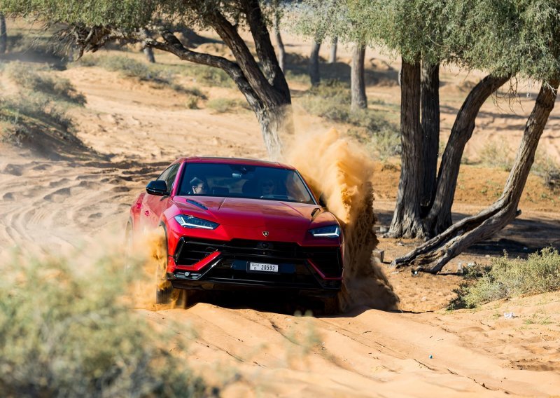 Žene za volanom super SUV-a Lamborghini Urus S: Od Dubaija do Ras Al Khaimaha u 400 km