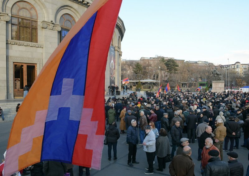 Azerbajdžan uništio zgradu armenskog parlamenta Gorskog Karabaha