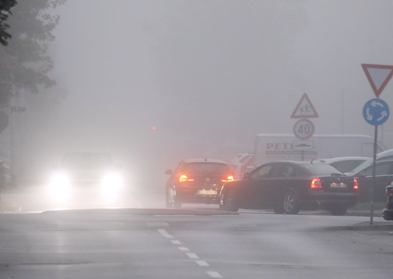 HAK: Skliski kolnici u Gorskom kotaru, magla u Lici