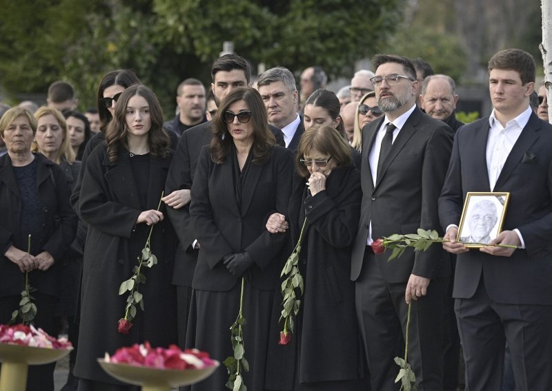 Pokopan otac Sanje Musić Milanović, predsjednik održao govor, evo tko je sve došao